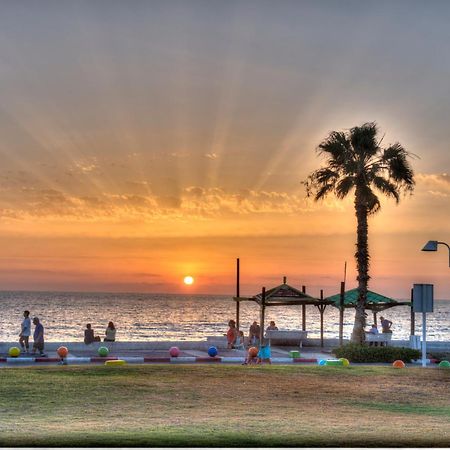 Amigo Hotel On The Beach Nahariya Exterior photo