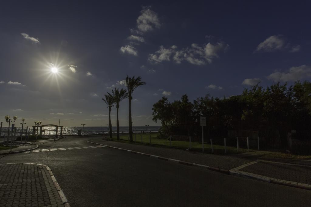 Amigo Hotel On The Beach Nahariya Exterior photo